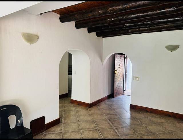 6 BEDROOM HOUSE FOR SALE IN MENLYN